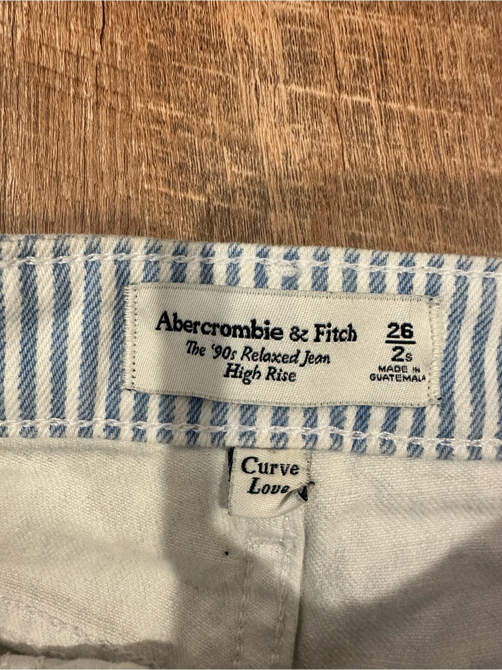 Abercrombie & Fitch High-Rise Relaxed Jeans - Light Blue & White - Picture 4 of 4